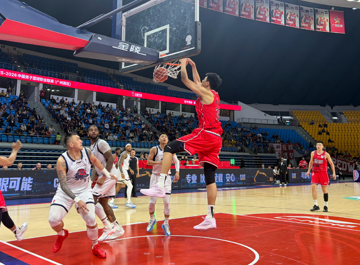 db真人官网-17+10+4帽！徐昕爆了！护框碾压，进攻完美终结，把山东打绝望了|山东队|周琦|比赛|琼斯|蜕变_新浪体育_新浪新闻