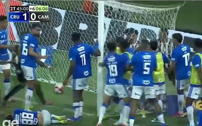 db真人官网-爆发冲突+23人吃红牌！米内罗竞技官方：坚决反对一切暴力行为