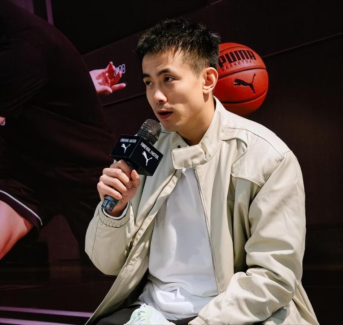 辽篮被传更衣室闹翻,赵继伟深夜连发2文撕破脸,弗格打脸管理层